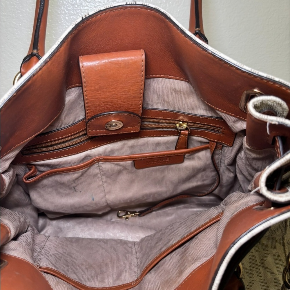 Michael Kors Beige/Acorn Signature Hamilton Tote with Gold Hardware - Picture 5 of 8